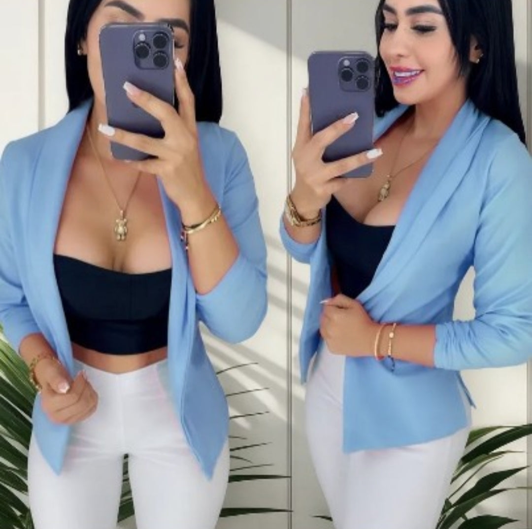 blazer con estilo push up en la manga