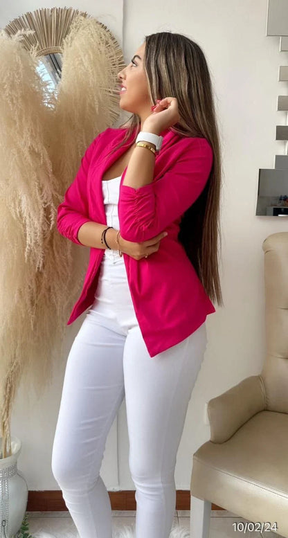 blazer con estilo push up en la manga